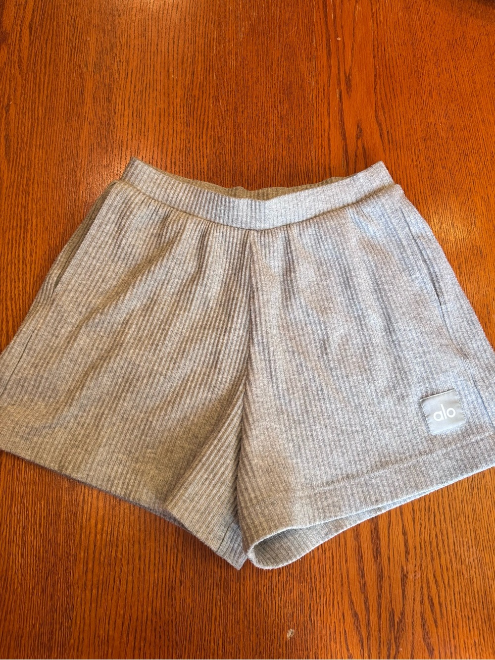 Alo Yoga Muse Short Athletic Heather Grey